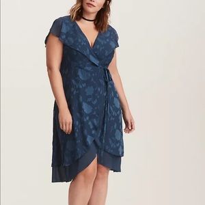 TEAL FLORAL PRINT TEXTURED CHIFFON WRAP MIDI DRESS